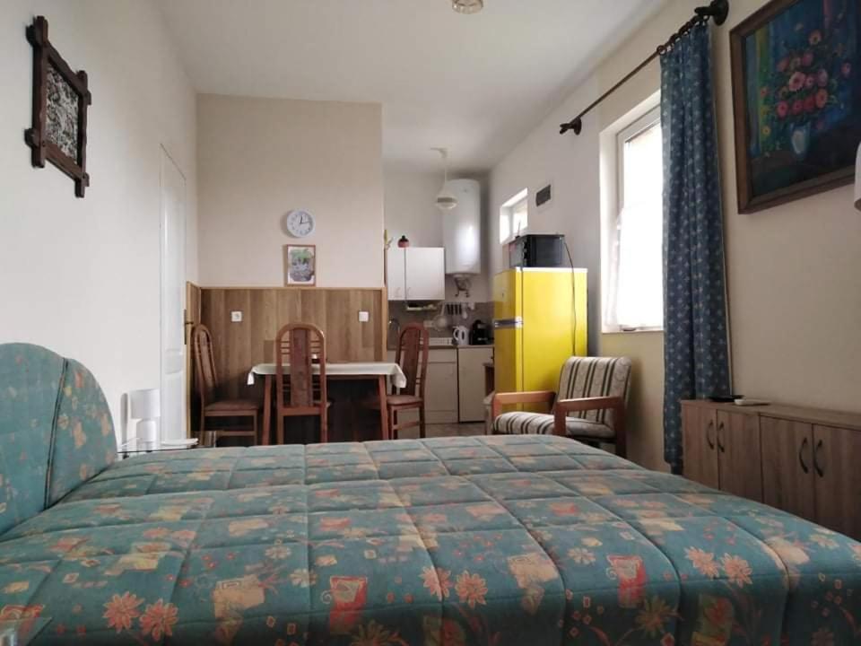 Szederszem Apartment *